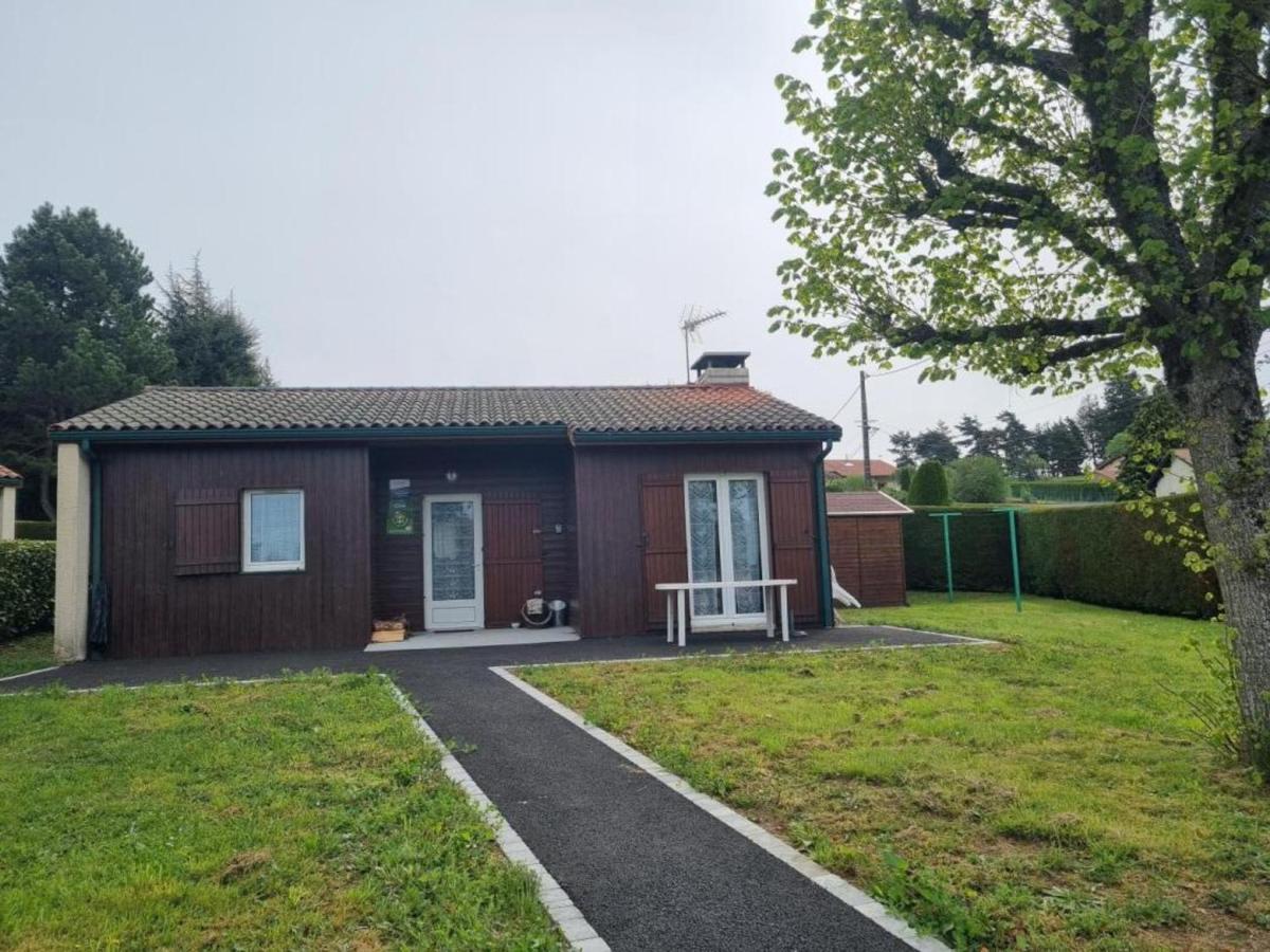 Gite Avec Cheminee, Terrasse Et Wifi - Animaux Acceptes - Fr-1-496-163 Usson-en-Forez エクステリア 写真